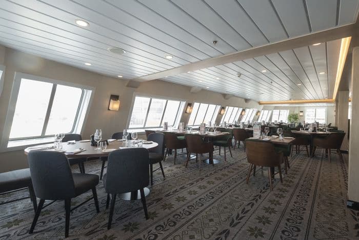 Hurtigruten MS Spitsbergen Torget Main Dining 5.JPG